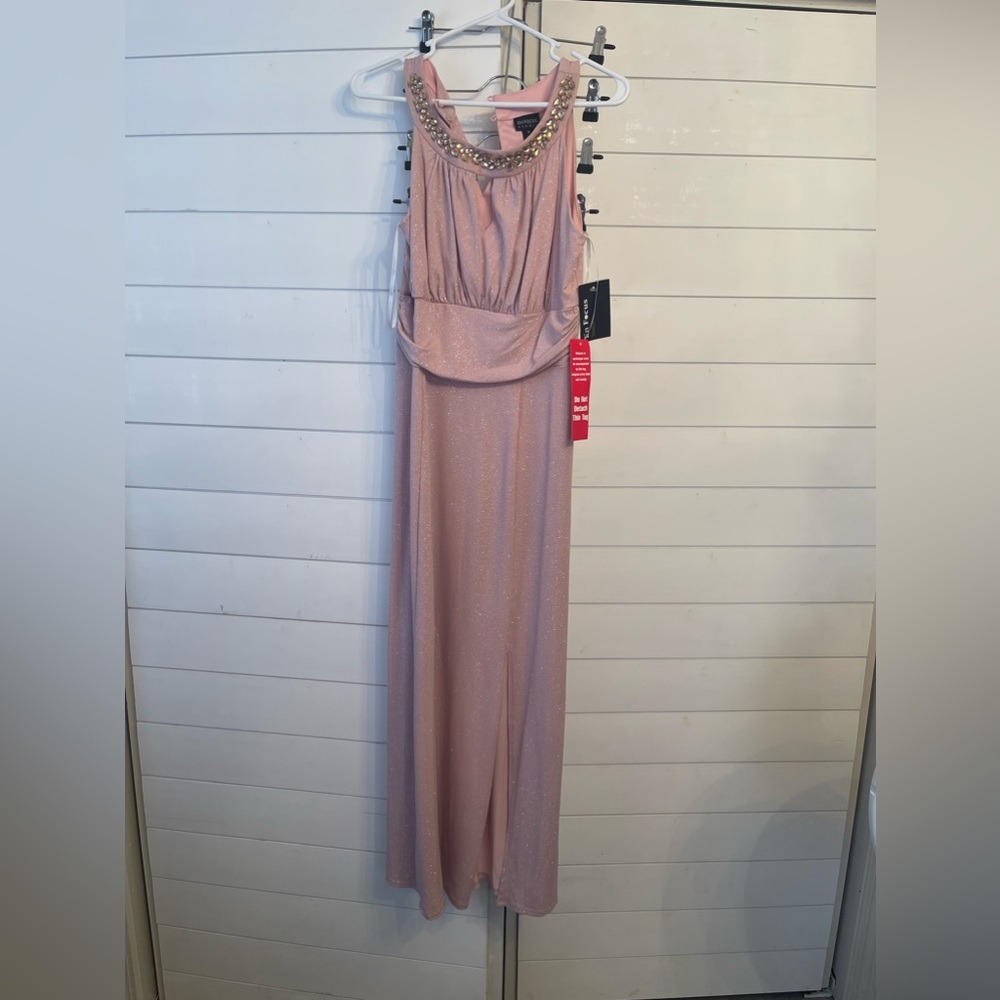 Formal dress - Picture 2 of 7